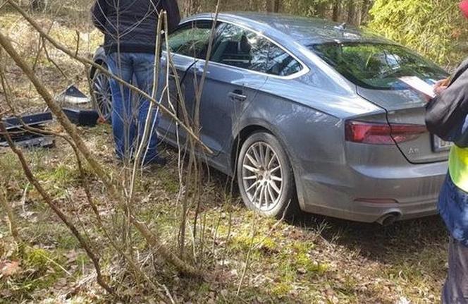 W lesie znaleźli skradzione Audi A5. Za kierownicą spał... złodziej! [ZDJĘCIA]