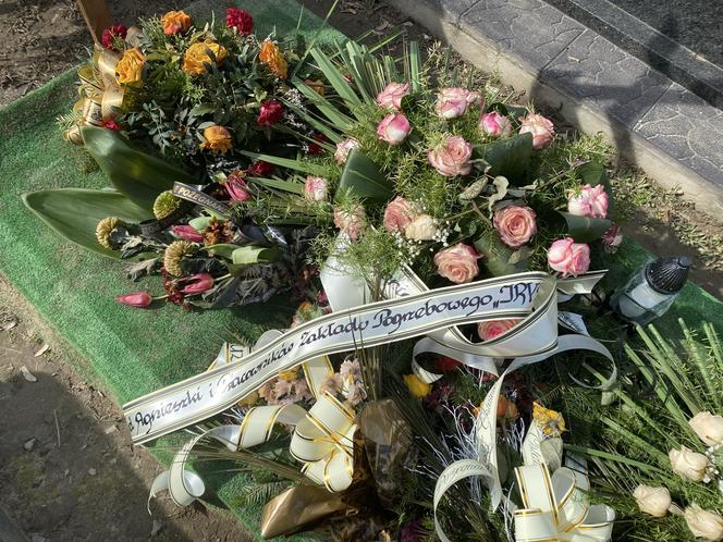 Tragedia w Sosnowcu. Księdza Roberta pochowano po ciuchu. Spoczął obok grobu matki