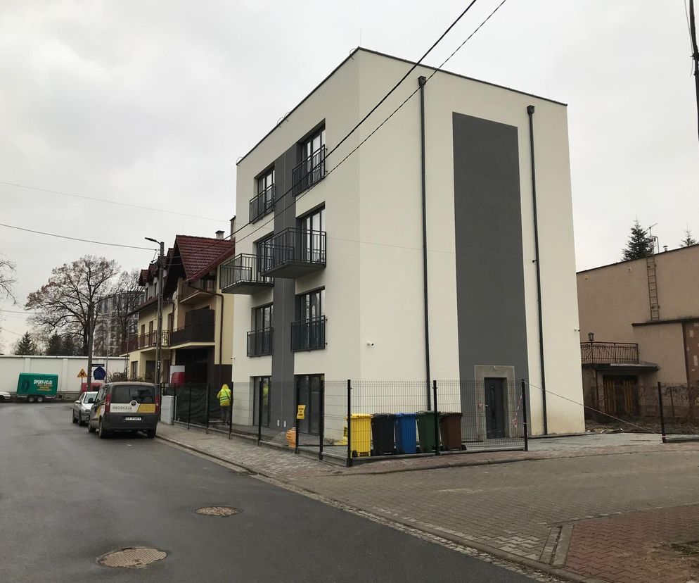 Blok z mikrokawalerkami przy ul. Rokitniańskiej w Krakowie