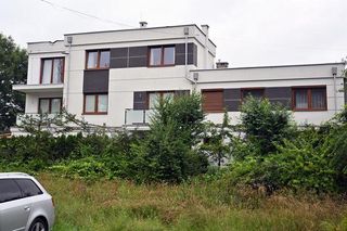 Przyszedł pod nowy dom Andrzeja Dudy w Krakowie, chciał jednego! Pan Robert przyniósł książkę