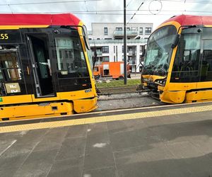 Zderzenie tramwajów w Warszawie. Wiele osób rannych, służby na miejscu