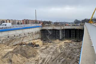 Tunelem wzdłuż Opolskiej pojedziemy jeszcze wiosną? Postęp prac przy budowie [ZDJĘCIA]