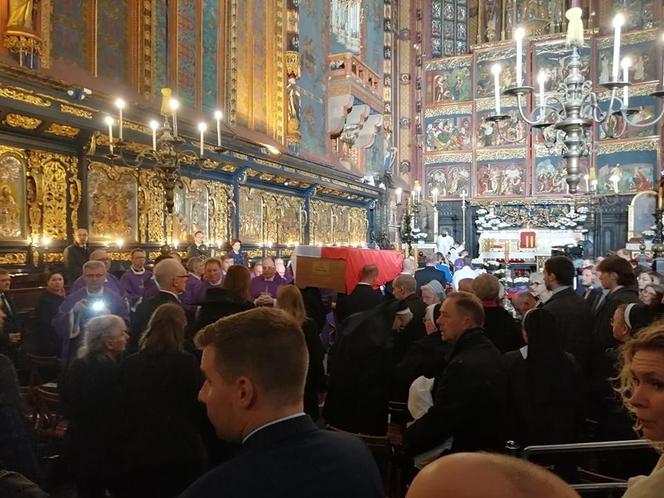Ostatnie pożegnanie Wandy Półtawskiej. Kard. Dziwisz: "Księga jej życia została zamknięta"