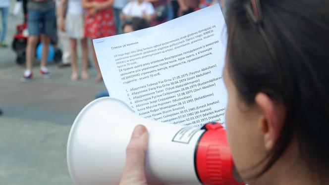 Ukraińcy protestowali na krakowskim Rynku. Chcą, by Ołeh Sencow i inni ukraińscy więźniowie polityczni zostali wypuszczeni z rosyjskich więzień