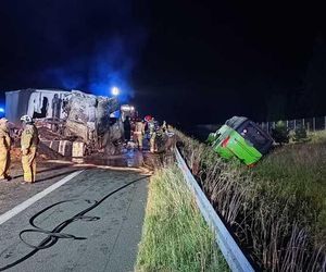 Dramat na S7. Autobus zderzył się z samochodem ciężarowym. Dziecko wśród poszkodowanych