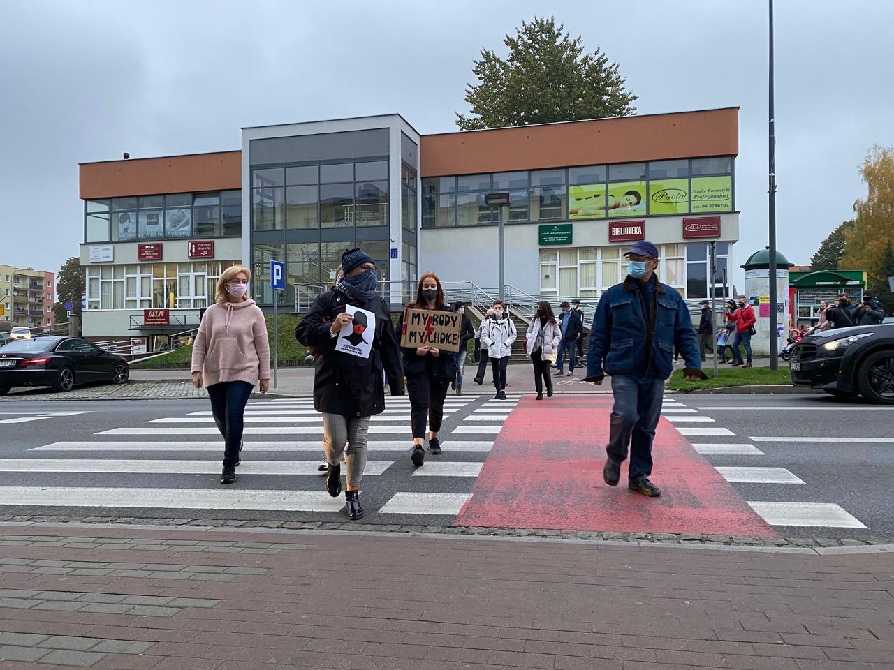 Kolejny dzień protestów w Szczecinku. Tym razem protestujący blokowali kilka ulic. Zobacz galerie zdjęć!