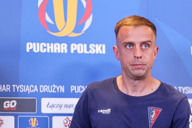 Kompromitacja klubu Ekstraklasy. Trener naprawdę zrobił to w nocy