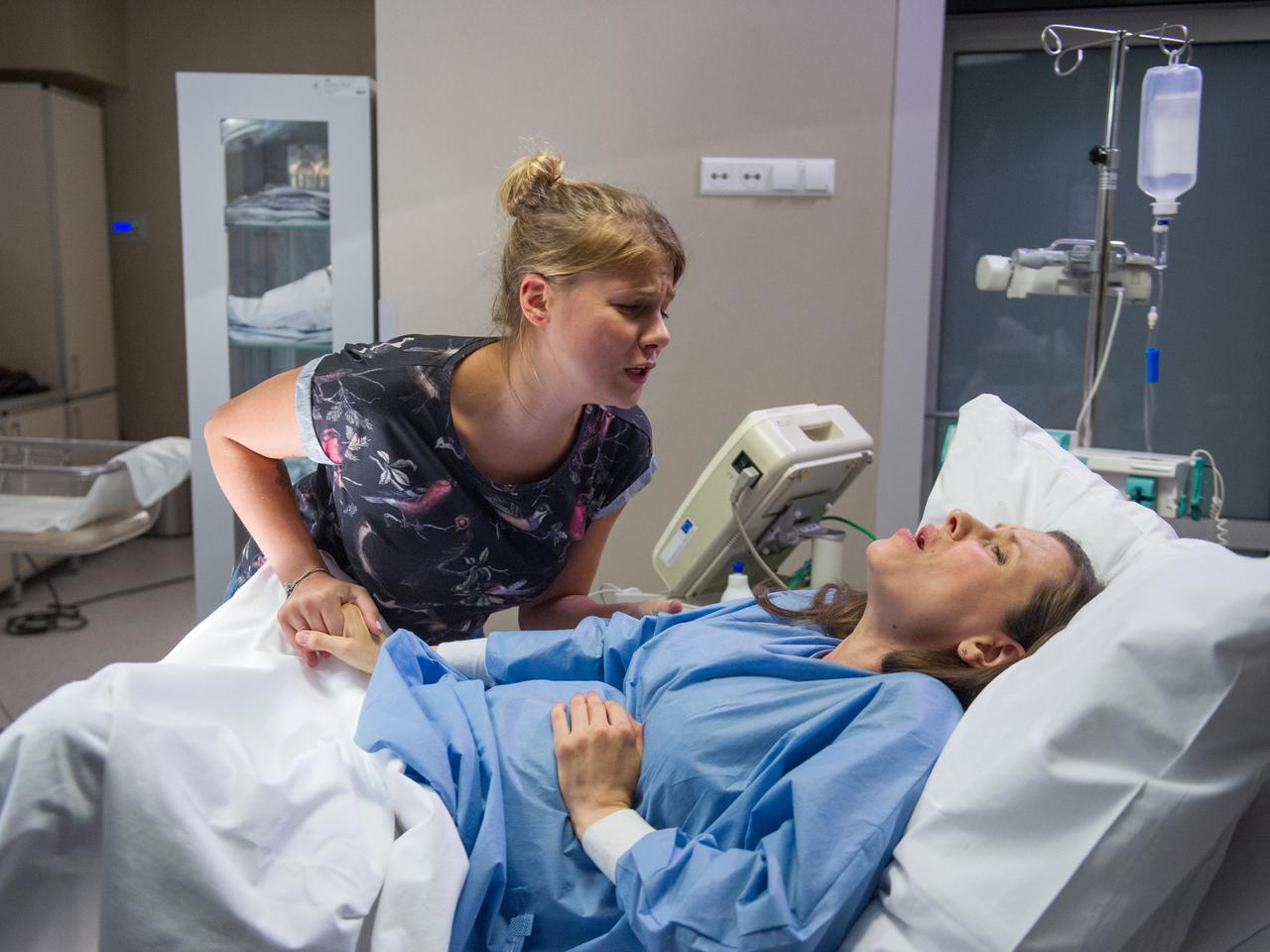 Na Wspólnej, odcinek 2521, Gosia (Anna Kerth) Ola (Marta Wierzbicka)