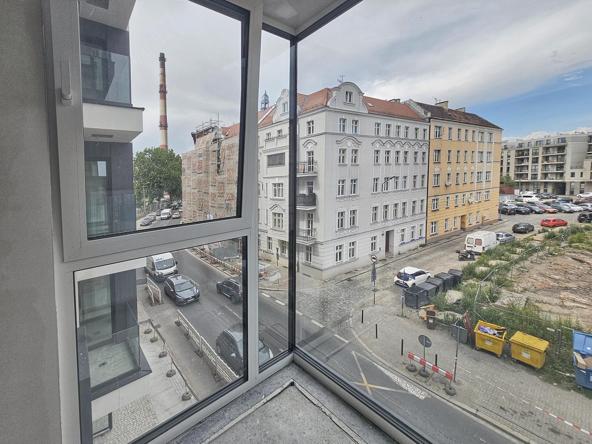 Nowa Kurkowa we Wrocławiu - zdjęcia elewacji i wnętrz budynku w trakcie prac wykończeniowych