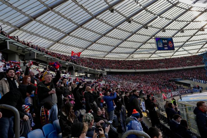 Ruch - Wisła: Zaorana murawa na Stadionie Śląskim