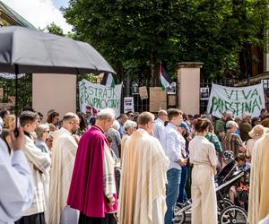 Procesja Bożego Ciała w Krakowie. Tłumy na ulicach miasta [GALERIA]