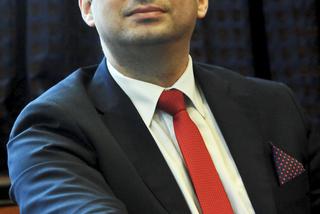 Asystent Szydło szefem lotniska i nadzorcą Kurskiego