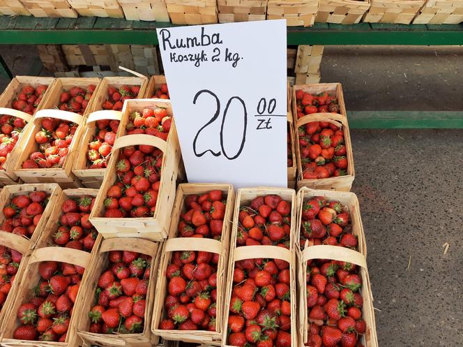 Ceny truskawek na targu w Rzeszowie. Jest dużo taniej