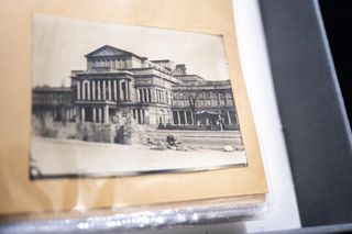 Zbiór fotografii dokumentujących zniszczoną Warszawę