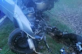 Ford roztrzaskał się na drzewie. 27-letni legniczanin zginął na miejscu