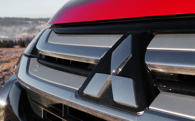 Mitsubishi Outlander 2.2 DID 6AT 4WD Intense Plus