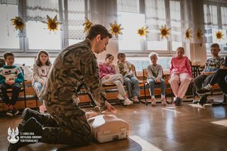 Poradnik Bezpieczeństwa dla każdego Polaka już jesienią. A Wojsko Polskie ruszy do szkół 