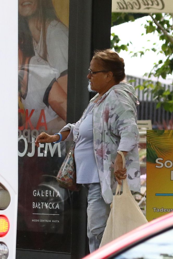 Grażyna Zielińska. Babka z "Rancza" kurzy jak smok