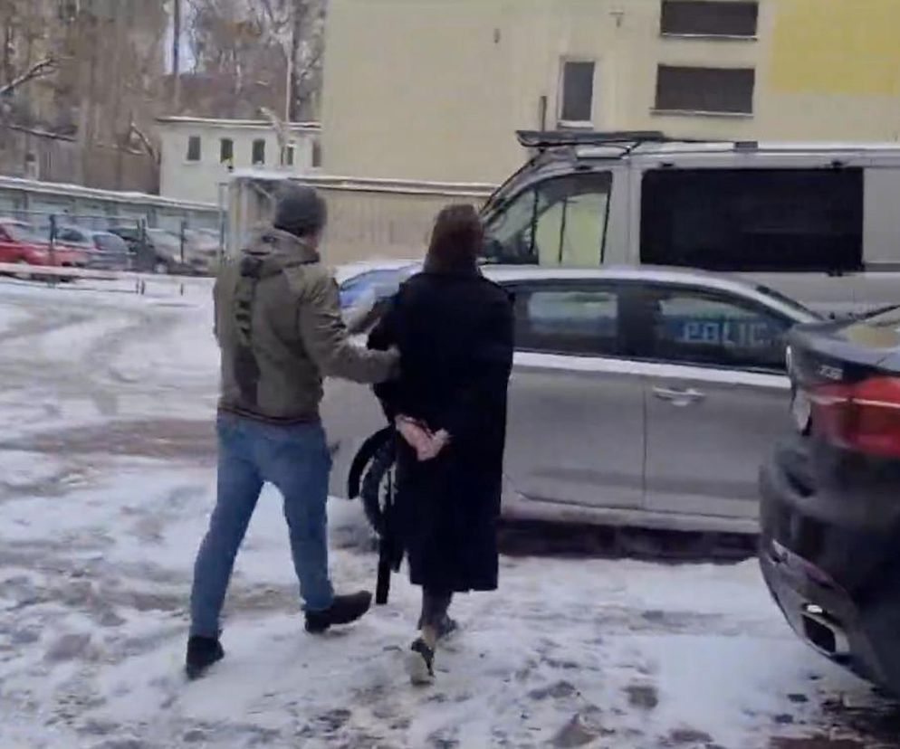 Warszawa. Wyniosła z firmy złoto i brylanty warte 600 tysięcy złotych! Wszystko wydała na hazard