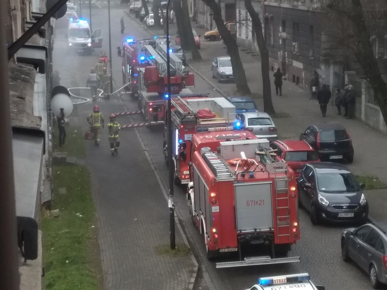 Groźny pożar kamienicy w Zabrzu. Ludzie chcieli skakać z okien. Na szczęście pomoc przyszła na czas