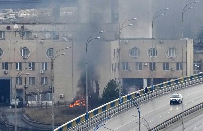 Bomby spadają na Kijów