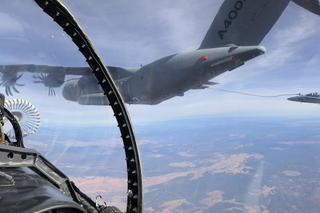 A400M z kabiny F/A-18 Hornet