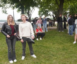 Kortowiada 2025. Koncerty na Plaży Kortowskiej przyciągnęły tłumy. Tak wyglądał drugi dzień imprezy!