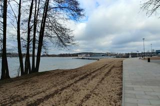 Olsztyn: Czy można spacerować po plaży nad jeziorem Ukiel? 