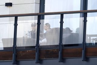 Kawa, czapka z daszkiem i dymek. Nowy prezydent przyłapany z żoną na balkonie