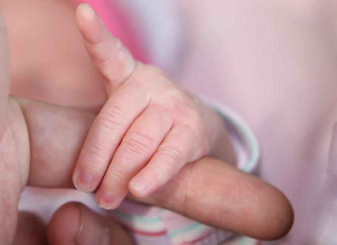 Kiedy zacząć obcinać paznokcie dziecka i czym  – obcinaczem czy nożyczkami? 