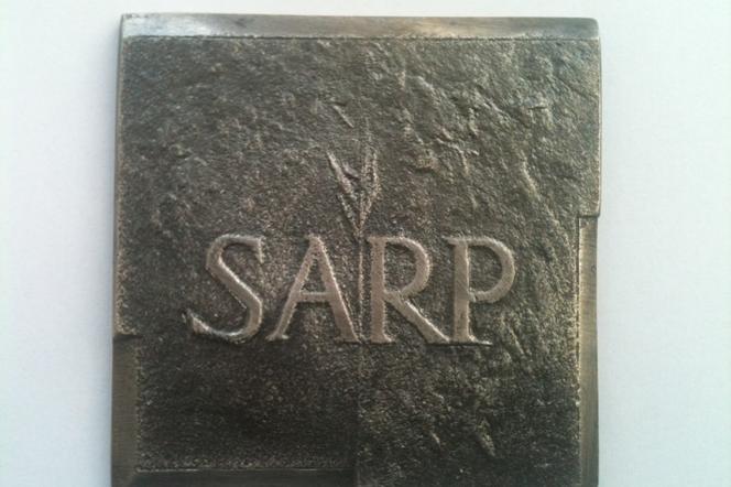 Honorowa Nagroda SARP statuetka