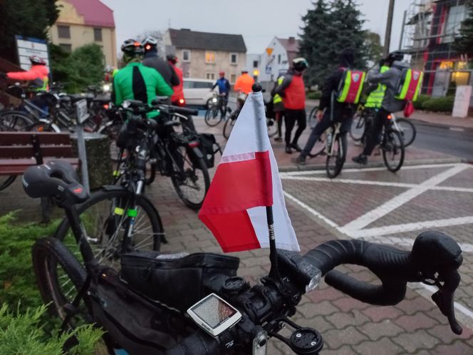 Z Leszna wystartował rajd rowerowy "Biało-Czerwono Zakręceni"