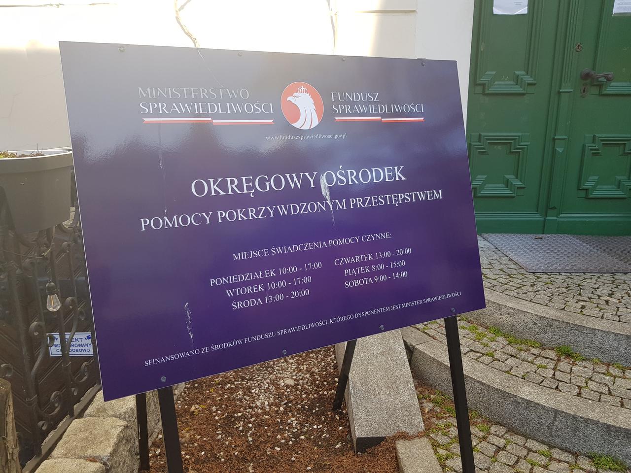 Pokrycie kosztów tymczasowego mieszkania, dopłaty do korepetycji. Pomoc dla osób pokrzywdzonych przestepstwem 