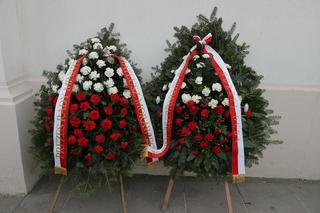 Wzruszające napisy na szarfach na pogrzebie Emiliana Kamińskiegos