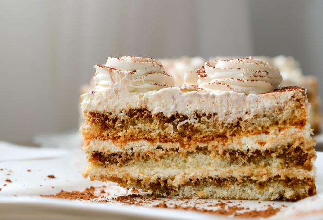 Ciasto Hrabina - przepis na eleganckie i przepyszne ciasto z masą brzoskwiniową