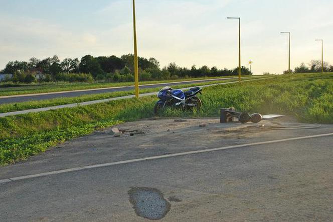 Krosno: Wypadek 26-letniego motocyklisty. Poważnie ranna 16-letnia pasażerka [ZDJĘCIE]