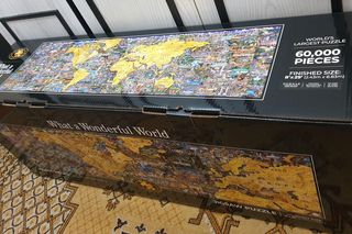 Mieszkaniec Turku złożył największe puzzle na świecie. Poznajcie Krzysztofa Szczecińskiego