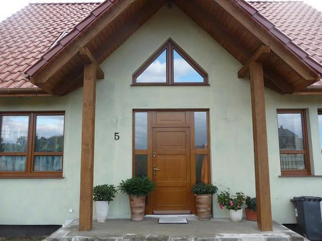 Drzwi wejściowe a fasada domu