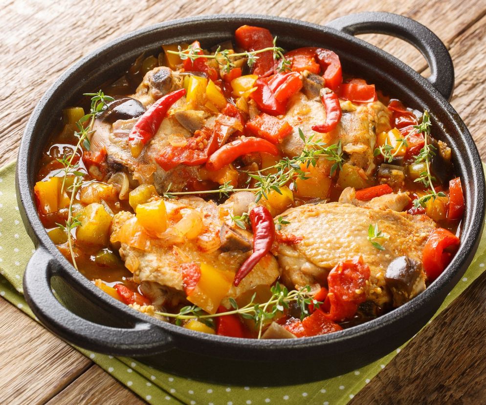 Kurczak duszony z warzywami -  zrobisz go, zanim ugotuje się ryż