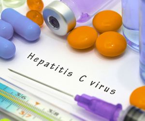 Wirusowe zapalenie wątroby typu C (WZW C) - jak można się zarazić? Poznaj objawy i leczenie