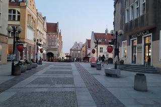 Rusza „Chwacko!”, czyli letni program MOK-u. Na starówce pojawiły się ogromne truskawki [ZDJĘCIA]