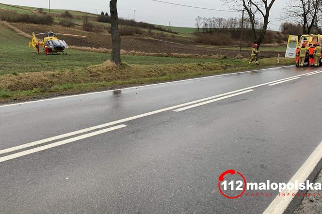 Poważny wypadek w Racławicach, lądował śmigłowiec LPR. Droga całkowicie zablokowana