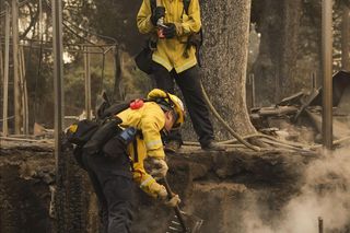 Tragiczne pożary w USA. Nie żyje 10 osób, tysiące musiały uciekać. Straty idą w miliardy dolarów