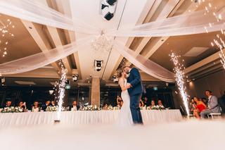 Para młoda na weselu