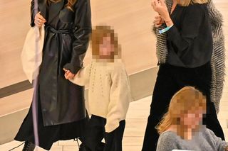 Weronika Rosati kurzy w McDonaldzie przy dziecku