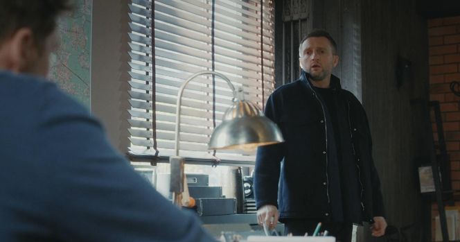 M jak miłość odc. 1869. Bartek (Arkadiusz Smoleński), Marcin (Mikołaj Roznerski)