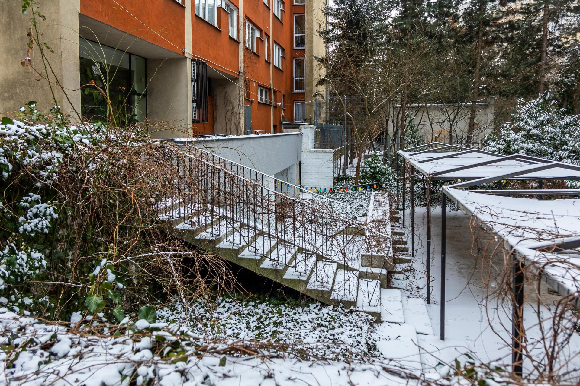 "Dom samotnych" na Etiudy Rewolucyjnej 9 w Warszawie