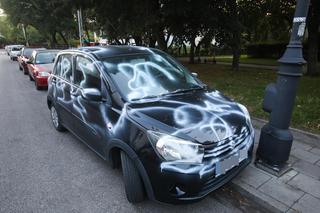 Dramat mieszkanki Mokotowa. Ktoś zniszczył jej samochód. To samo było rok temu