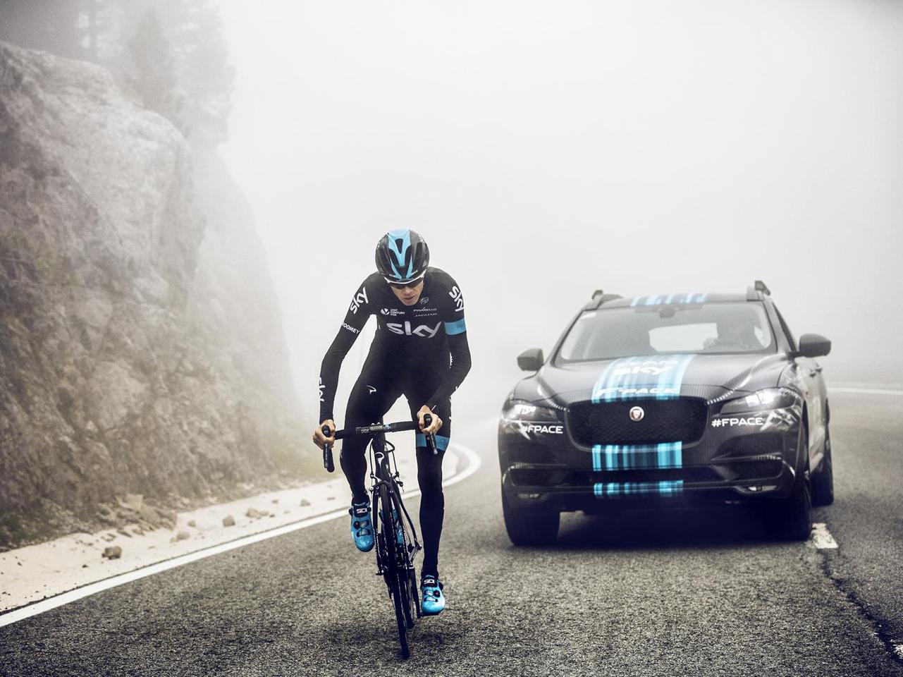 Jaguar F-Pace na Tour de France