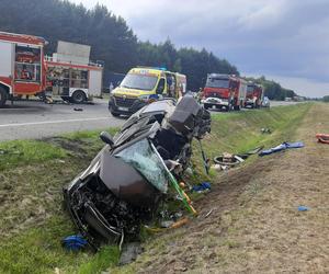 Śmiertelny wypadek pod Łowiczem. Czterech mężczyzn z busa zginęło w zderzeniu z tirem [ZDJĘCIA].